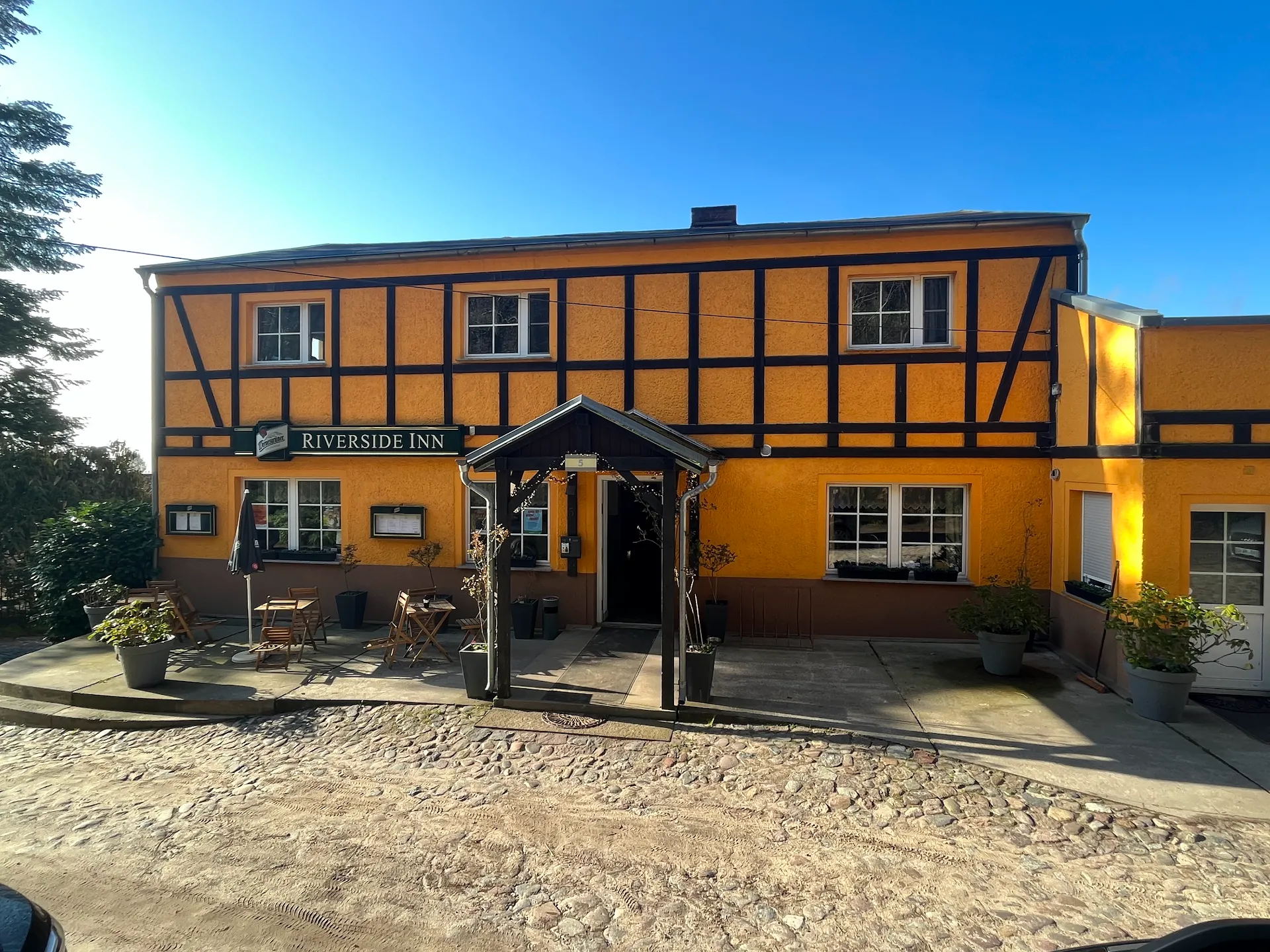 Riverside Inn