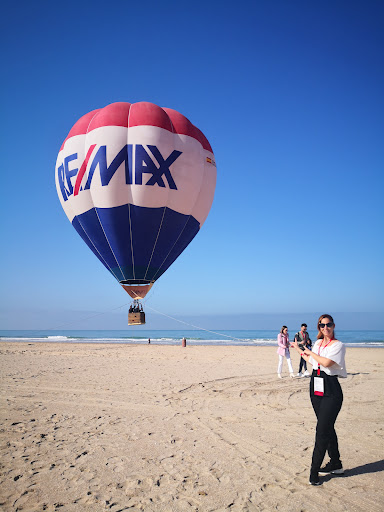 Yaima Quiñones. RE/MAX LANZAGORTA Gallery - Spain