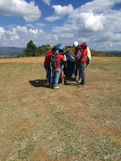 photo of Parapente Curiti las nubes