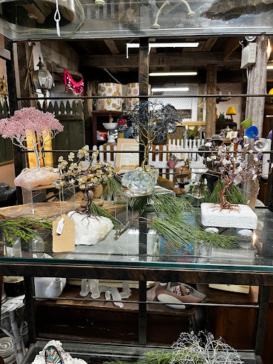 Old Stone Ml Antiques & Treasures - Thumbnail