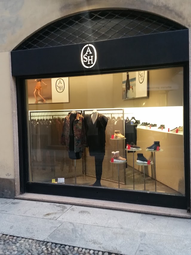 Acne Studios Piazza del Carmine