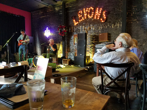 Levon's - Visual