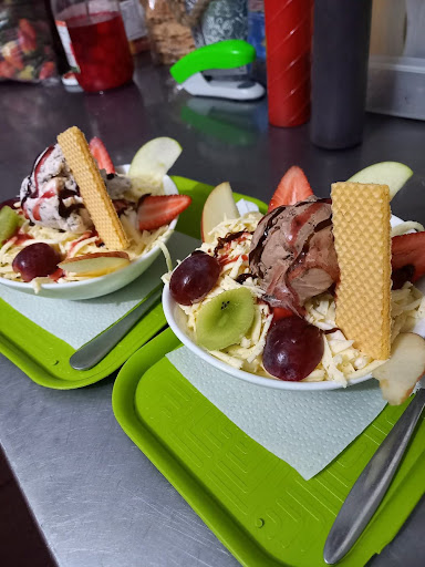 Cream Banana Split