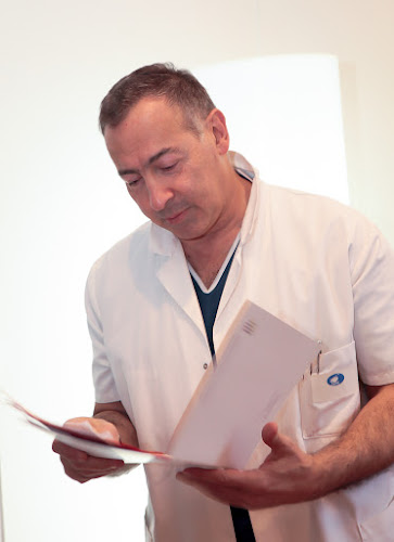 Dr Marc Abécassis - Chirurgie plastique, esthétique & intime - Chirurgien
