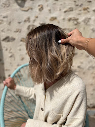 Photo n°12 de Line'Hair à Saint-Jean-le-Blanc (Salon de coiffure)