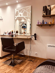 Photo n°2 de Atome Coiffure à Pinon (Salon de coiffure)