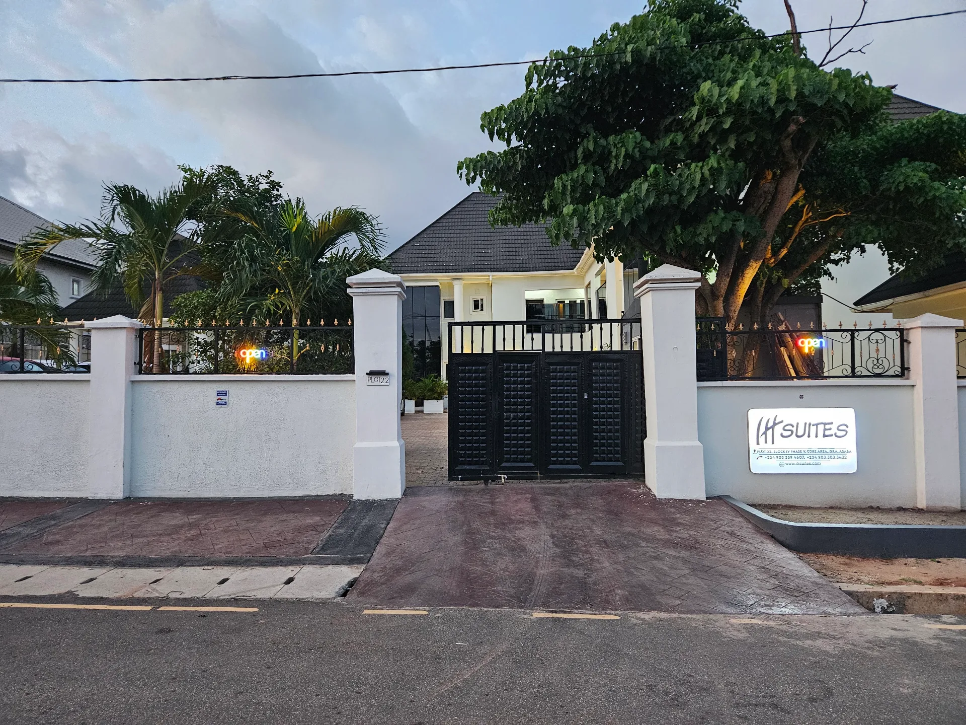 IH SUITES