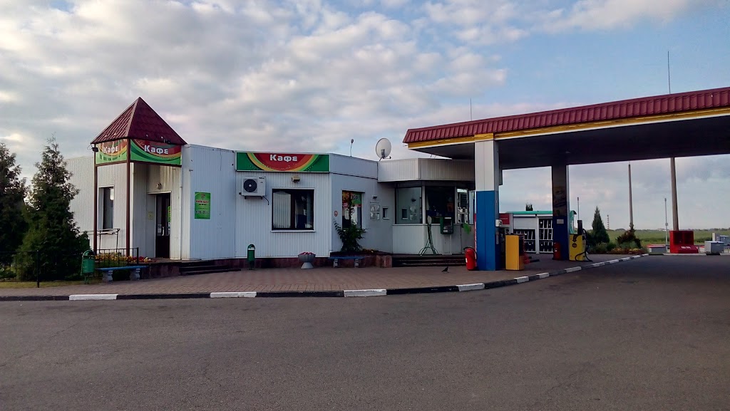 14 на заправке. заправка белоруснефть. азс 14. территория заправки. азс югорский тракт 42 сургут.