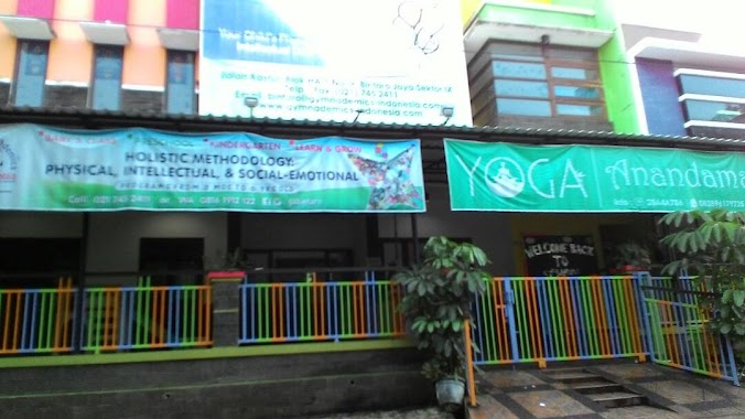 Anandamaya Yoga, Author: Lostiowati Anna