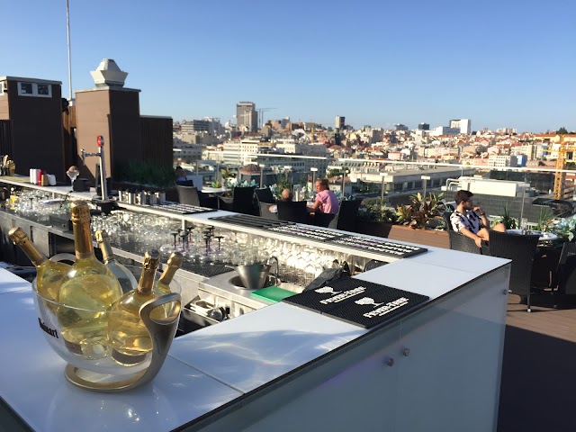 Level Eight Rooftop & Bar