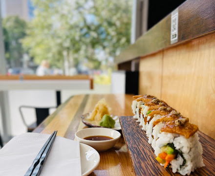 Nubo Sushi Roll & Roll, restaurant in Victoria