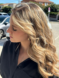 Photo n°38 de Karine Mazzelli Coiffure à La Ciotat (Perruquier)