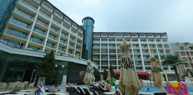 http://www.hotelplaneta.com/