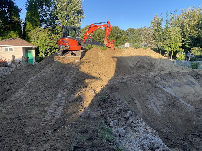 Paras Construction Chatham-Kent - Serving Southwestern Ontario with excavation, construction & septic system installation) work photo 1