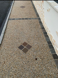 Photo n°17 de ace terrassement , maçon, terrasse, pose de clôtures, pose de pavés, béton lavé , pose de gravillons.Gisors à Bazincourt-sur-Epte (Entreprise de terrassement)