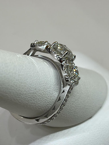 Bentley's Fine Jewelers Gallery - United States