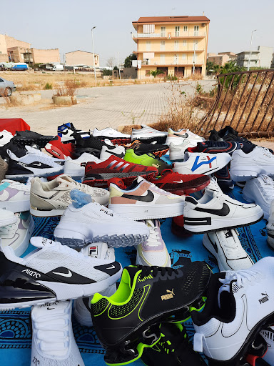 Mercato Settimanale Del Giovedì Cibo, Accessori Abbigliamento"Licata Sicilia - Thumbnail