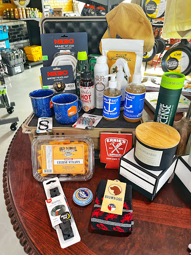 Ernie's Hardware - Visual
