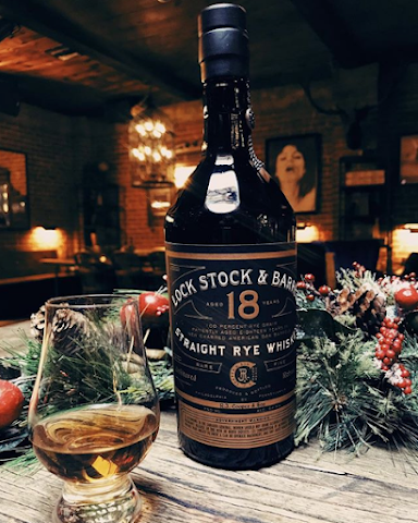 Marine Room Tavern by null