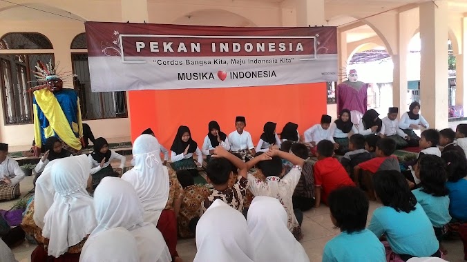 Sekolah Menengah Pertama Muslim Aisa Afrika, Author: singgih aji