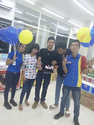 Photos of Indomaret Hargomulyo