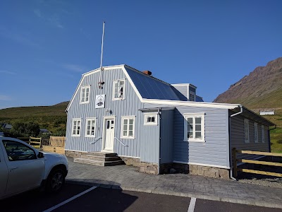 Photos of Arctic Fox Centre