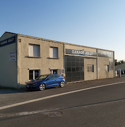 Photo n°1 de Garage Jolly à Saint-Georges-des-Coteaux (Atelier de réparation automobile)
