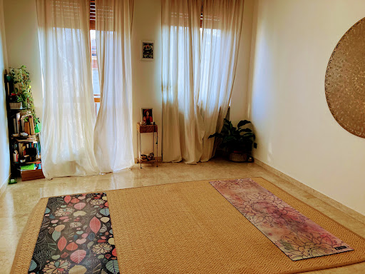 Easy Yoga di Cassinelli Elena - Thumbnail
