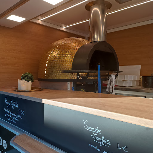 Photo 2 - LE CAMION (Le Napolitain) PIZZA CUITE AU FEU DE BOIS