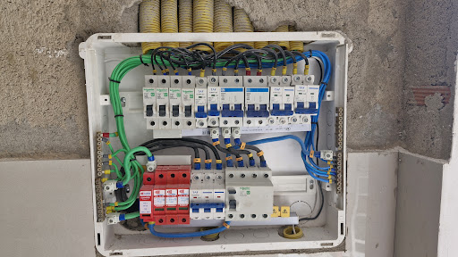 Emerson Ferraz - Eletricista predial e residencial