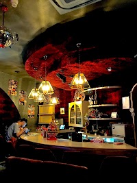夜は昭和歌謡BAR 君こそスターだ！昼は昼カラスターだ！