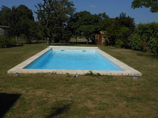 Photo de Grande Aquitaine Piscines SAS à Villegouge (33141)