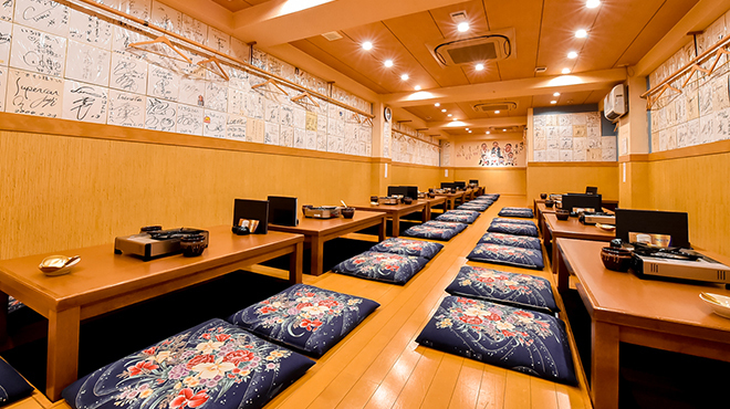 博多味処 すきやき・水たき いろは 本店 店內