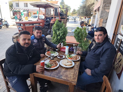 Cızbız Köfte ve Döner Salonu