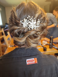 Photo n°2 de Coiffeuse à domicile Changement d'hair à Peyrelevade (Salon de coiffure)