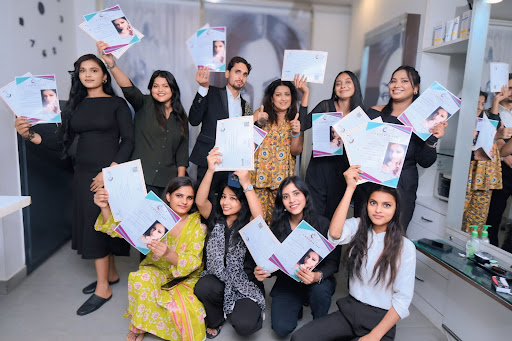 Join the Best Makeup Artist in Indirapuram,
