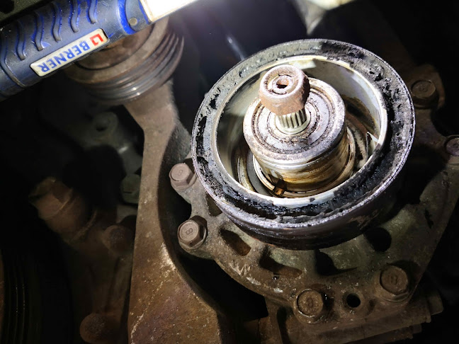 Comentarii opinii despre Rinkóczy Autó- és Gumiszerviz Kft.