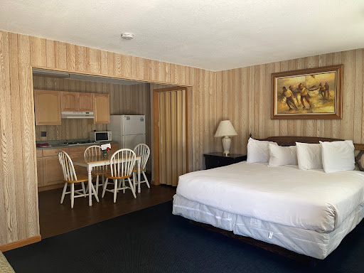 Saddle & Surrey Motel - Thumbnail