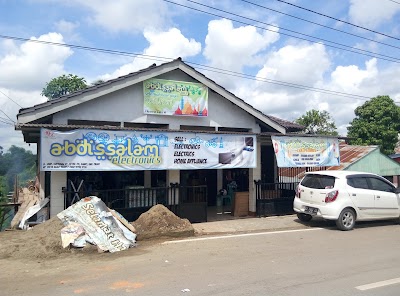 Photos of ABDISSALAM Electronics & Clothing Collections Store "HEFR" Group