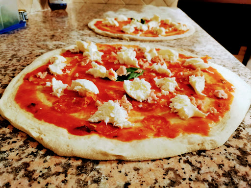 Flying Pizza( pizzeria con forno a legna) Gallery - Italy