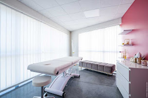 Photo n°10 de ECLAT DE BEAUTE YVRAC à Yvrac (Salon de manucure)