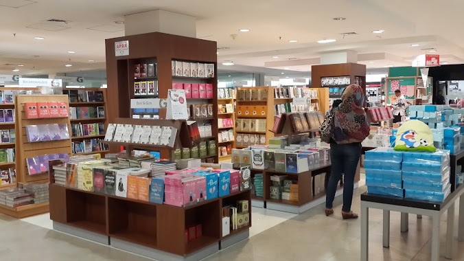 Gramedia Mega Bekasi Hypermall, Author: S LUTENA SUPER LUTEIN