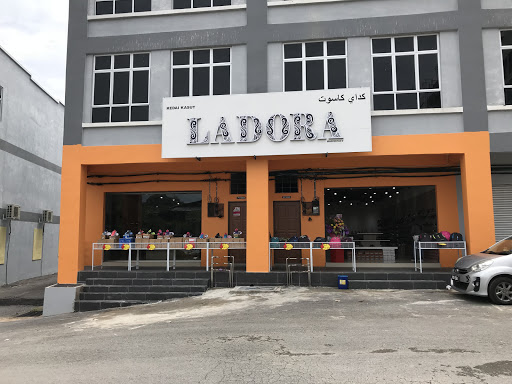 LADORA SHOES CENTRE