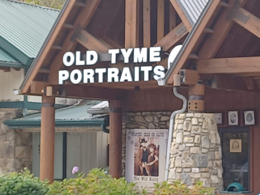 Tomahawk Mini Mall - Visual