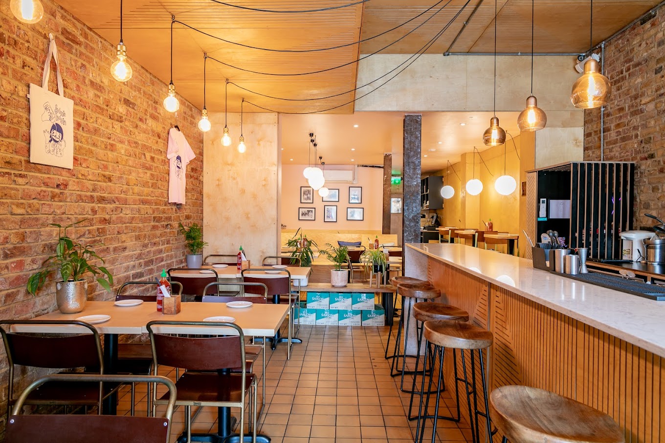 Discover the top restaurants in Peckham, London, offering a culinary journey through diverse flavours. From sustainable and delicious options to Vietnamese street food and bold Thai cuisine, explore the vibrant dining scene of Peckham. Don't miss out on the best places to eat in this bustling neighbourhood.