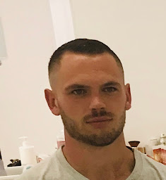 Photo n°33 de Guillaume coiffeur onglerie créateur visagiste,spécialiste coiffure cérémonie mariage ! Coiffure homme enfants 💈 barbier à Carentan-les-Marais (Magasin de produits de beauté)