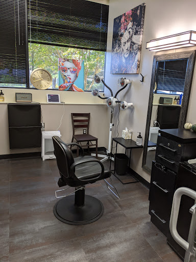 Le Corbeau Salon - Thumbnail