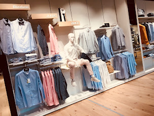 Photo n°19 de JULES-BZB multistore Farébersviller à Farébersviller (Magasin de smokings)