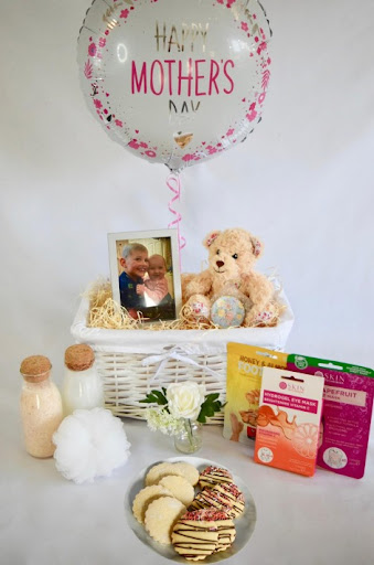 Four Seasons Hampers & Bakes - Thumbnail