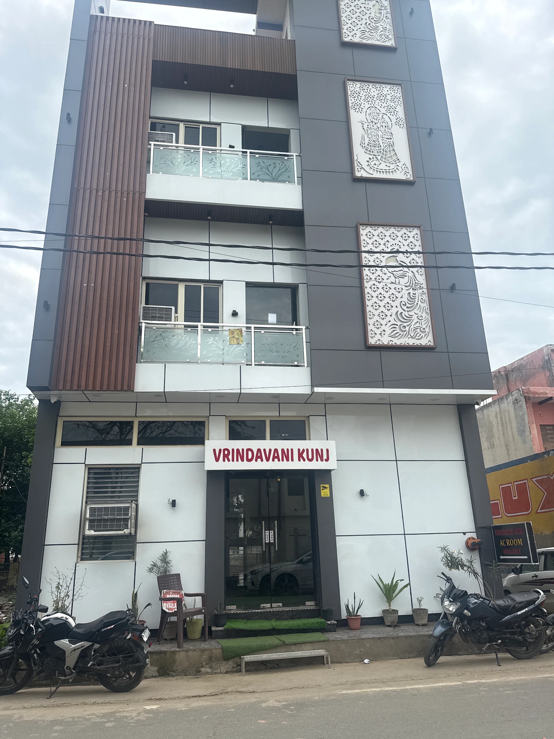 HOTEL VRINDAVANI KUNJ